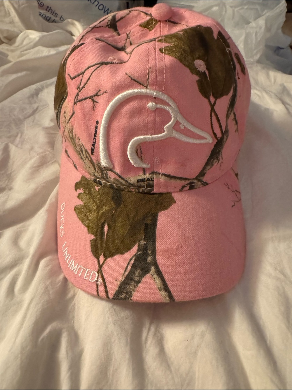 Ladies Fit Pink Ducks Unlimited Realtree Camo Baseball Cap - Picture 2 of 8